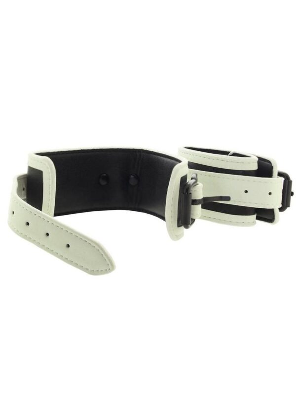 GLO Bondage Glow In The Dark Wrist Cuff - Green - Image 3
